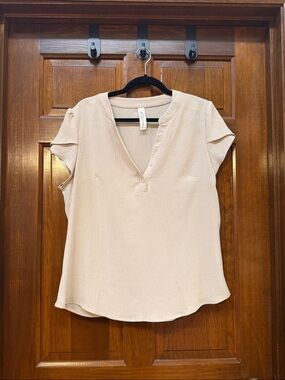 Light Blush Split V-Neck Short Sleeve Blouse